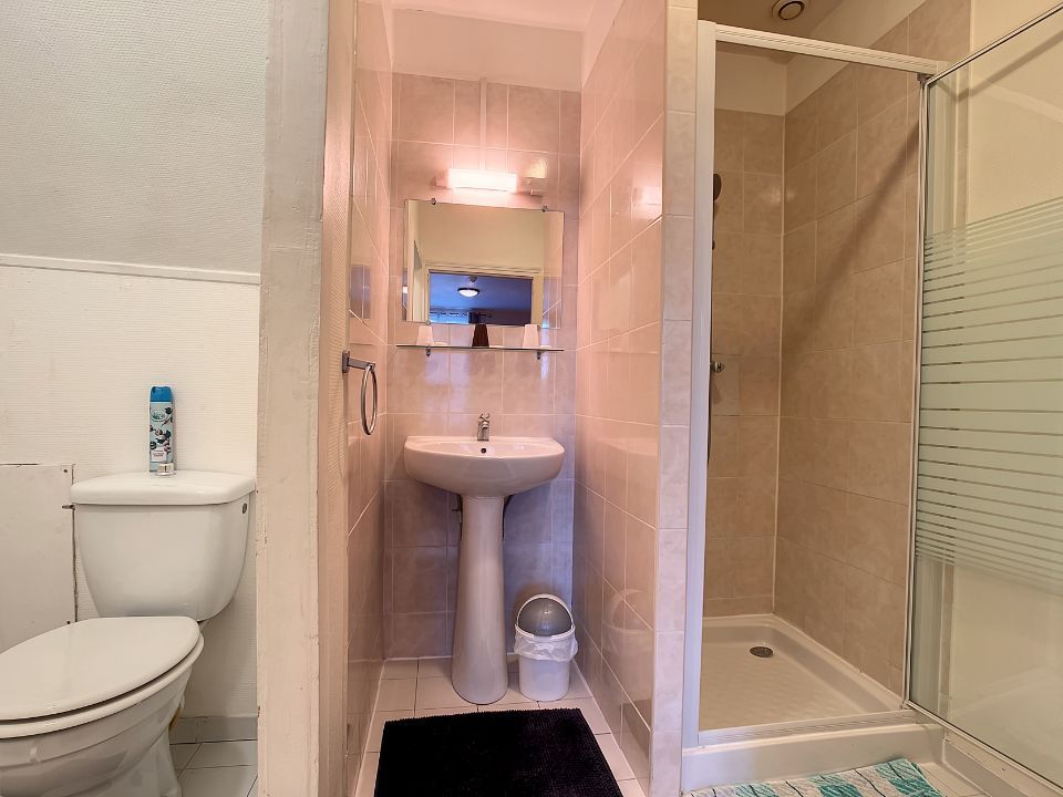 salle de bain et toilettes