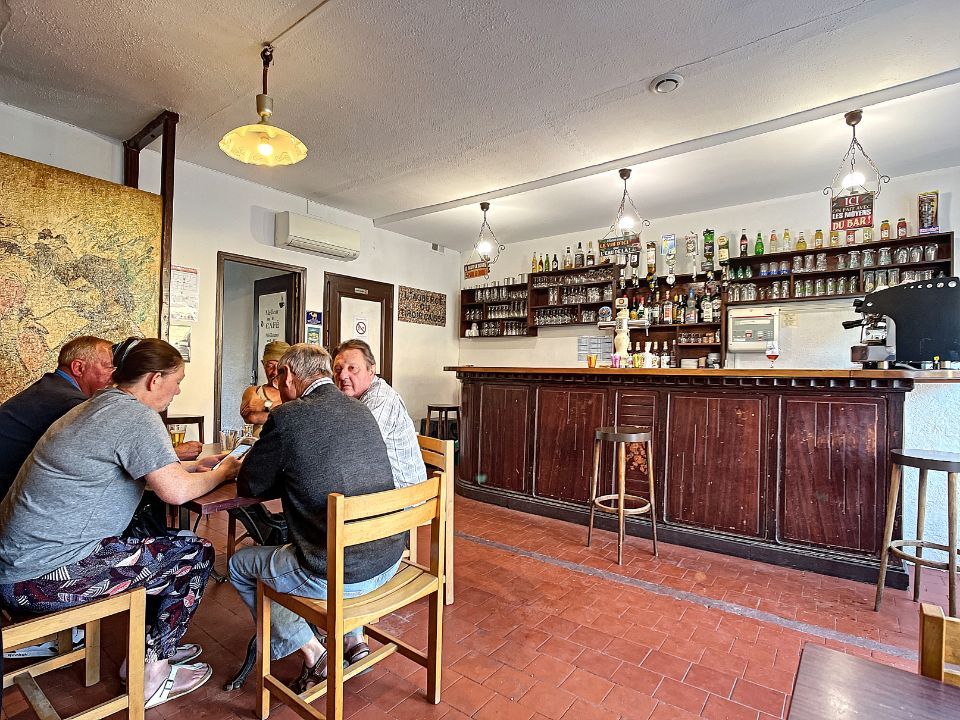 bar